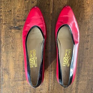 Vintage Ferragamo red and black low-heeled pumps, sz 8